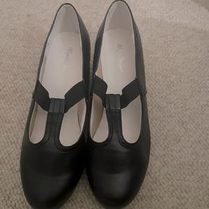 10 Wide Mary Jane Heels
